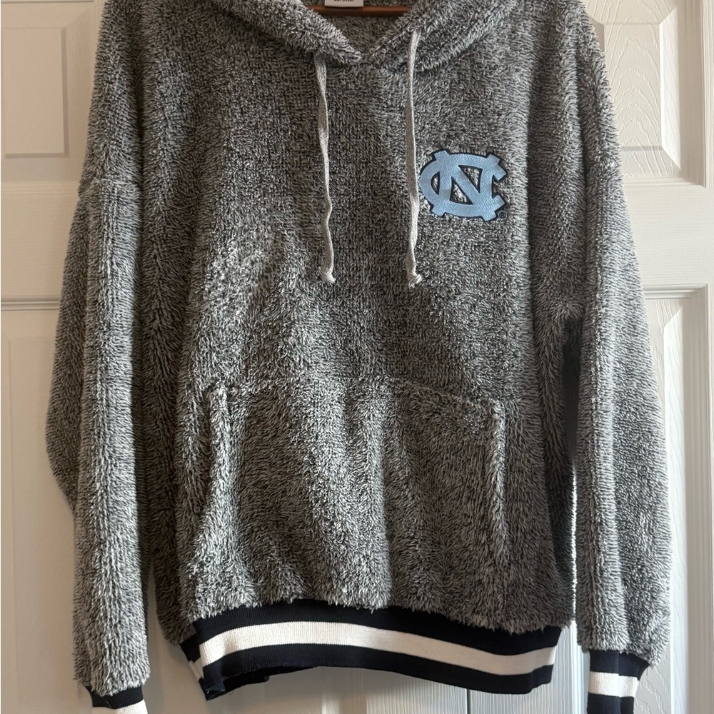 UNC Tar Heel Gray Hooded Sweater with Logo size XL